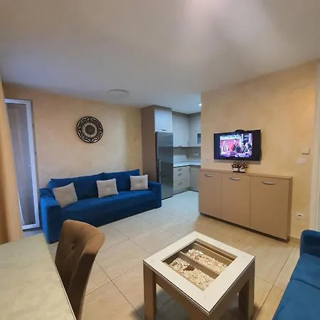 Kristina,istocno Sarajevo,vojvode Radomira Putnika 49d *