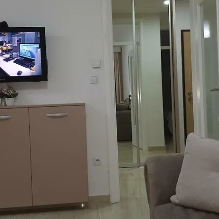 Kristina,istocno Sarajevo,vojvode Radomira Putnika 49d * Sarajevo